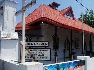 Penampakan Gereja Berusia 300 Tahun di Nusalaut, Ambon