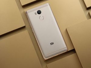 Xiaomi Sogok Korban Ponsel Terbakar