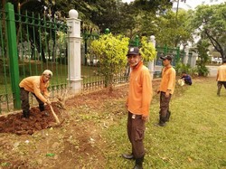 Sisa Gas Air Mata Rusuh 4 November Terasa, Wajah Petugas Taman Diolesi Odol