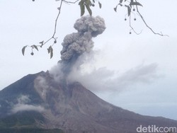 Gunung Sinabung Hari Ini 4 Kali Erupsi, Warga Diimbau Waspada