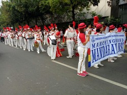 Marching Band dan Permainan Angklung Meriahkan Gerak Jalan Lintas Agama