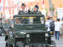 Pimpin Rekonstruksi Perang Lawan Penjajah, Risma: Kita Harus Pantang Menyerah