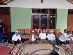 Sapa Warga Kalisari, Anies Paparkan Program Dokter Keliling