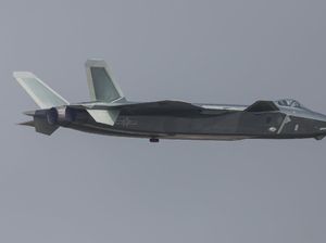 China Pamer Pesawat Jet Tempur Siluman Baru Pesaing F-22 Raptor, Lihat di Sini China Pamer Pesawat Jet Tempur Siluman Baru Pesaing F-22 Raptor, Lihat di Sini
