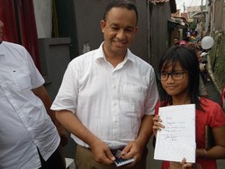 Anak Ini Cegat Anies Baswedan Saat Blusukan, Minta Pesan Motivasi