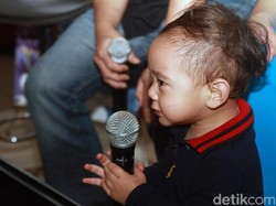 Gemes Parah! Rafathar Joget Saat Dengar Musik