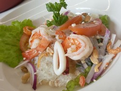 Resep Mie: Glass Noodle Salad with Chicken and Shrimp