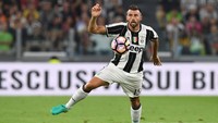 Andrea Barzagli jadi rekrutan gratis sukses pertama untuk Juventus. Didatangkan dari Wolfsburg dengan cuma-cuma, Barzagli yang pulang kampung jadi pilar di lini belakang bareng Giorgio Chiellini dan Leonardo Bonucci. Bahkan hal itu juga dilakukan ketiganya di timnas Italia. (Getty Images/Valerio Pennicino)