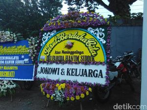 Presiden Jokowi Kirim Karangan Bunga Duka Cita untuk Ibunda Ashanty