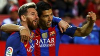 Lionel Messi dan Luis Suarez merayakan gol. Dengan kemenangan ini, Barca masih menempati posisi kedua di klasemen sementara dengan perolehan 25 poin. Sementara Sevilla berada di urutan kelima dengan 21 poin. Marcelo del Pozo/Reuters/detikFoto.