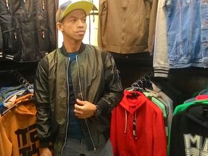 Jaket Bomber Jokowi Juga Dijual di Tanah Abang