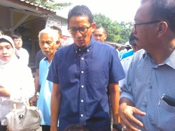 Sandiaga Antusias Lihat Bank Sampah Malaka Sari, Janjikan Penghasilan Lain