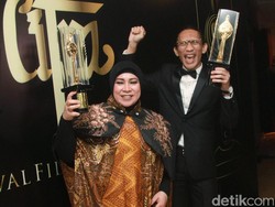 Lirik dan Chord Guruku Tersayang oleh Melly Goeslaw