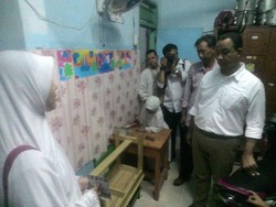 Anies Baswedan Geleng-geleng Lihat Kondisi PAUD di Kamal Jakbar