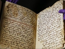 Pangeran Charles Tampilkan Replika Digital Alquran Tertua