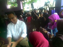 Saat Anies Belum Bisa Jawab Keluhan Warga Kalideres Soal Ojek Online