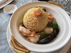 Claypot Mie Hong Kong dan Buntut yang Sedap Bisa Dinikmati di Restoran Ini