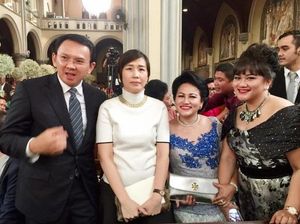 Ahok Hadiahi Harvey dan Sandra Dewi Tulisan Mandarin yang Bawa Hoki