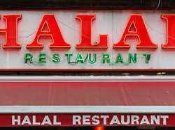 Menteri Malaysia Sebut Restoran Tanpa Sertifikat Halal Belum Tentu Haram