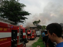Dua Rumah di Cipinang Muara Terbakar, Seorang Warga Terluka