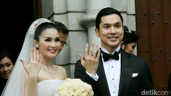 Lovey Dovey! Bahagianya Sandra Dewi dan Harvey Moeis