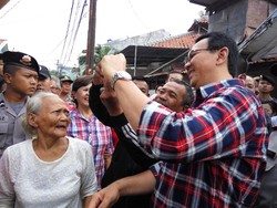 Sambut Ahok yang Kembali Blusukan, Nenek di Petojo Menangis Terharu