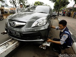 Tindak Mobil Parkir Sembarangan, Dishub Gandeng Polisi dan Lurah