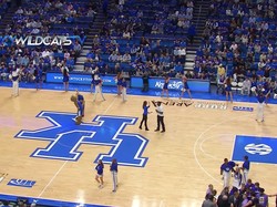 Satu Stadion Mematung akibat Tantangan Manekin