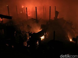 17 Rumah di Makassar Ludes Terbakar, 1 Orang Warga Tewas