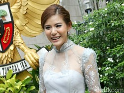 Olga Lidya Pilih Berbagi Natal dengan Kaum Membutuhkan