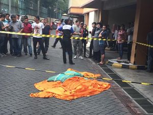 Pria yang Jatuh dari Lantai 6 ITC Fatmawati Mahasiswa, Diduga Bunuh Diri Pria yang Jatuh dari Lantai 6 ITC Fatmawati Mahasiswa, Diduga Bunuh Diri