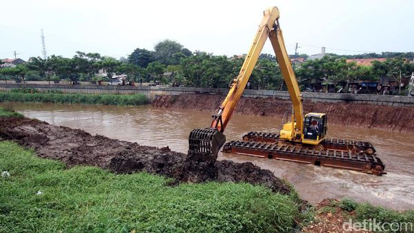 Pengerukan Kali Pesanggrahan