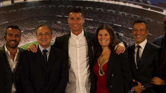 Ronaldo Sepakat Kontrak Baru, Kalau Pacar Baru?