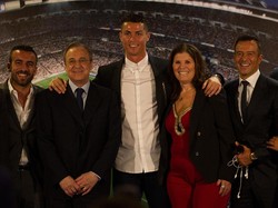 Ronaldo Sepakat Kontrak Baru, Kalau Pacar Baru?