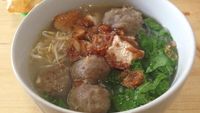 Slruup! Di Sini Ada Bakso Gurih Kenyal Berbahan Kambing Muda