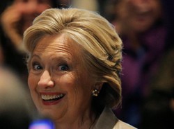 Saat Hillary dan Tim Kampanyenya Lakukan #MannequinChallenge