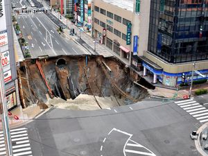 Jepang Cuma Butuh 2 Hari Perbaiki Jalan Ambles di Fukuoka