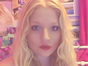 Wanita Cantik Ini Kecanduan Selfie, Sampai Pernah Ingin Bunuh Diri