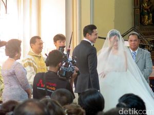 Just Married! Sandra Dewi Pamer Cincin ke Tamu