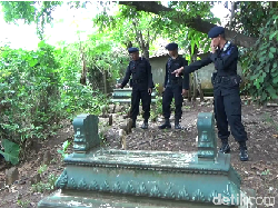Pengikut Dimas Kanjeng Tetap Setia, Tak Percaya Makam Mencurigakan di Padepokan