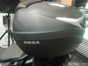 Ingat! Box Motor Tidak untuk Bersandar Loh Ingat! Box Motor Tidak untuk Bersandar Loh