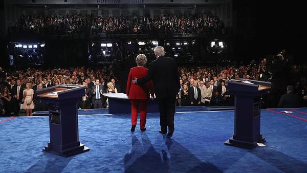Momen Menarik Panasnya Donald Trump vs Hillary Clinton