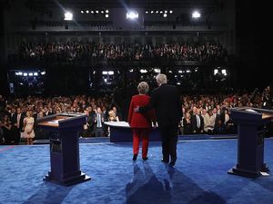 Momen Menarik Panasnya Donald Trump vs Hillary Clinton Momen Menarik Panasnya Donald Trump vs Hillary Clinton