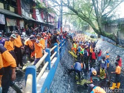 Cari Titik Banjir, Ridwan Kamil Minta Pasukan Gorong-gorong Bekerja saat Hujan