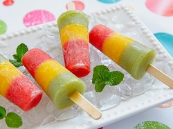 Warna-warni Es Krim Stick dengan Bentuk dan Rasa Unik!