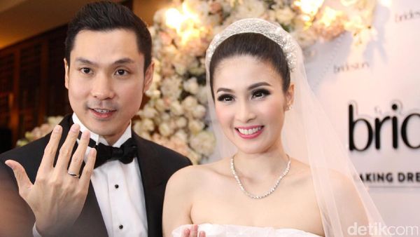 November In Love! Curhat Sandra Dewi Tentang Perjalanan Cintanya