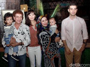 Potret Keluarga Besar Fachri Albar