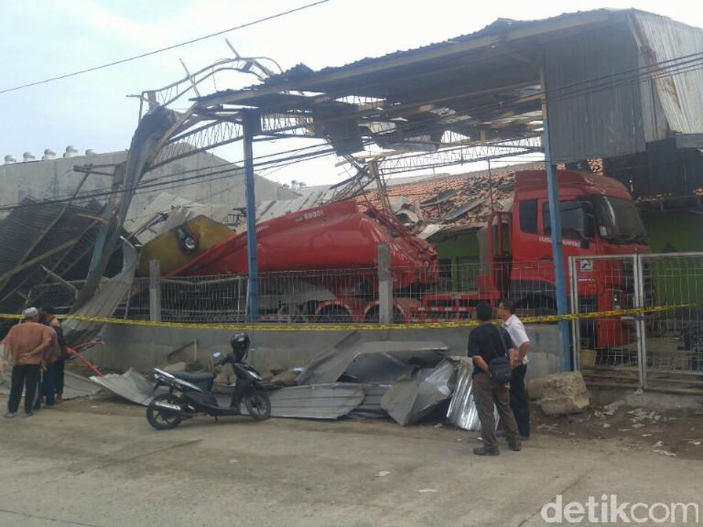 Ledakan Truk Tangki di Semarang Diduga dari Puntung Rokok Ledakan Truk Tangki di Semarang Diduga dari Puntung Rokok