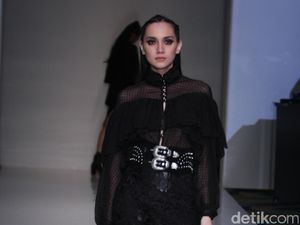 Barli Asmara Bidik Pasar Street Wear, Rilis Busana Edgy Bernuansa Feminin