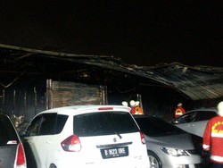 Buntut Kebakaran di WTC Mangga Dua, Empat Kios dan Lima Mobil Terbakar